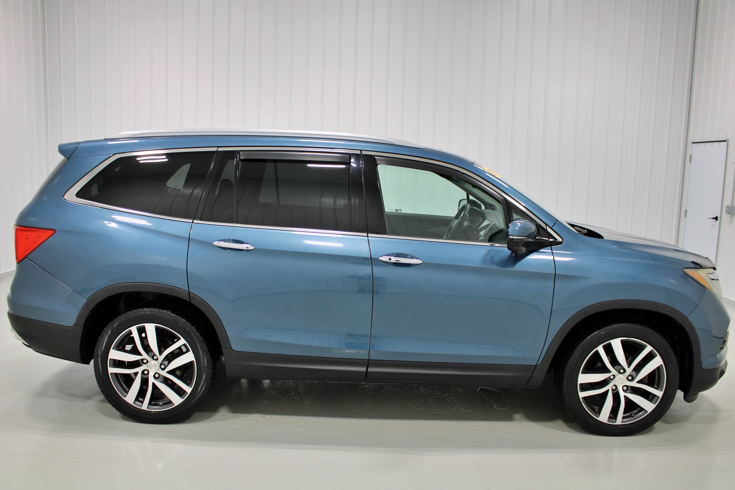 Used 2017 Honda Pilot Touring image 38
