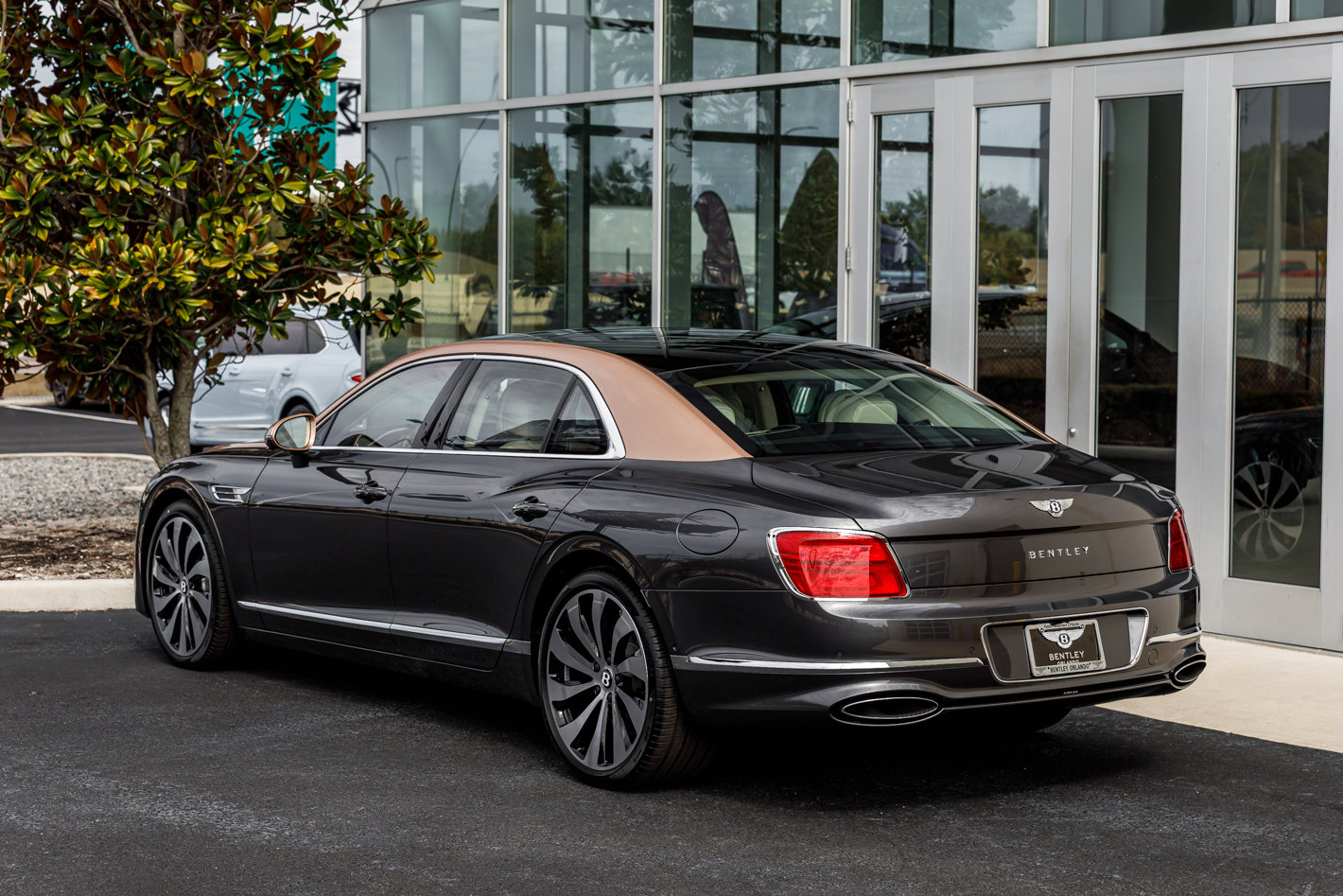 New 2026 Bentley Flying Spur Plug-In Hybrid image 10
