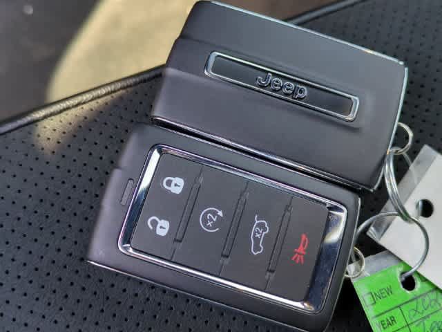 Certified 2024 Jeep Grand Cherokee L Altitude AWD/4WD image 36