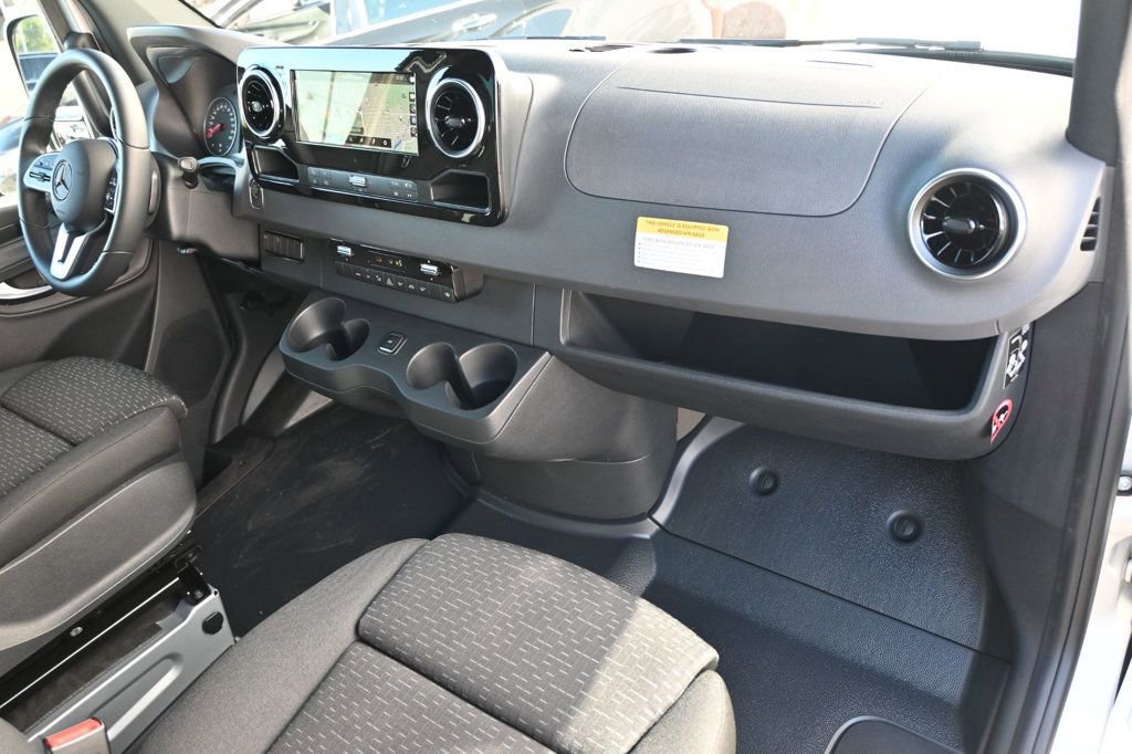 Used 2022 Mercedes-Benz Sprinter 2500 image 9