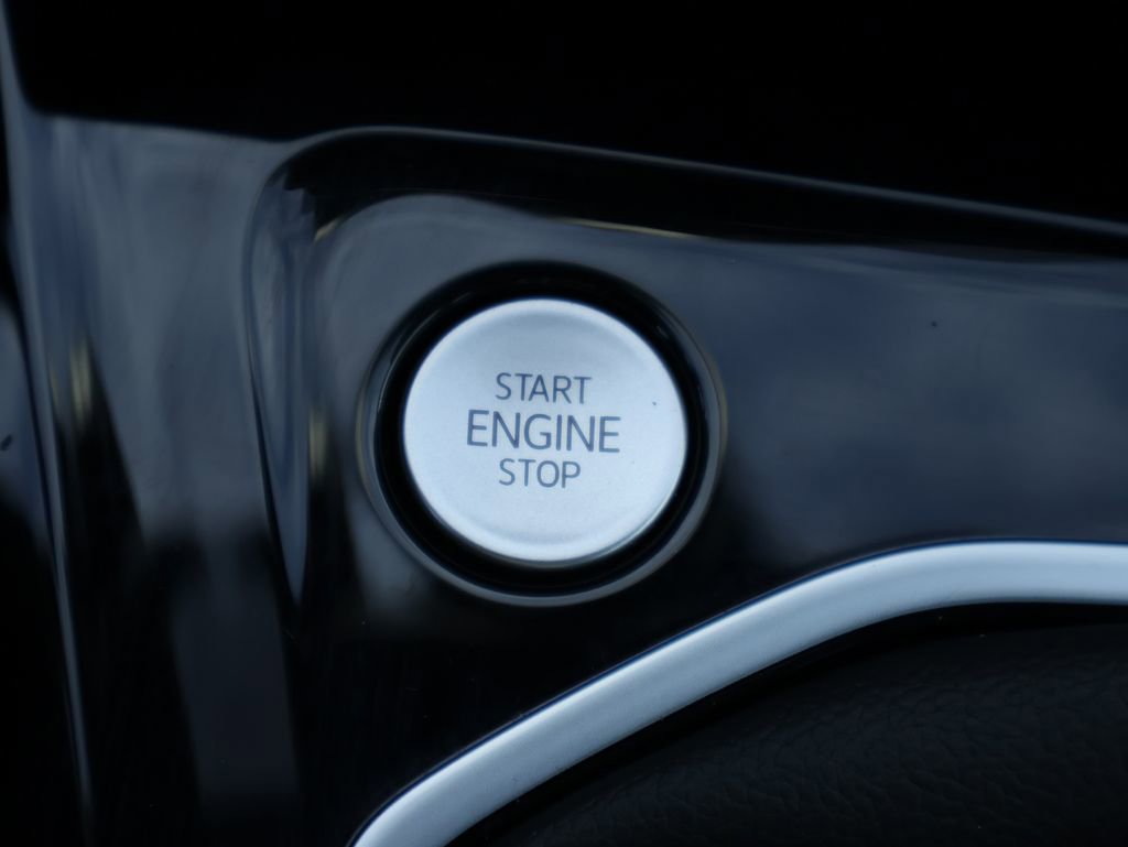 Certified 2024 Volkswagen Golf R image 30