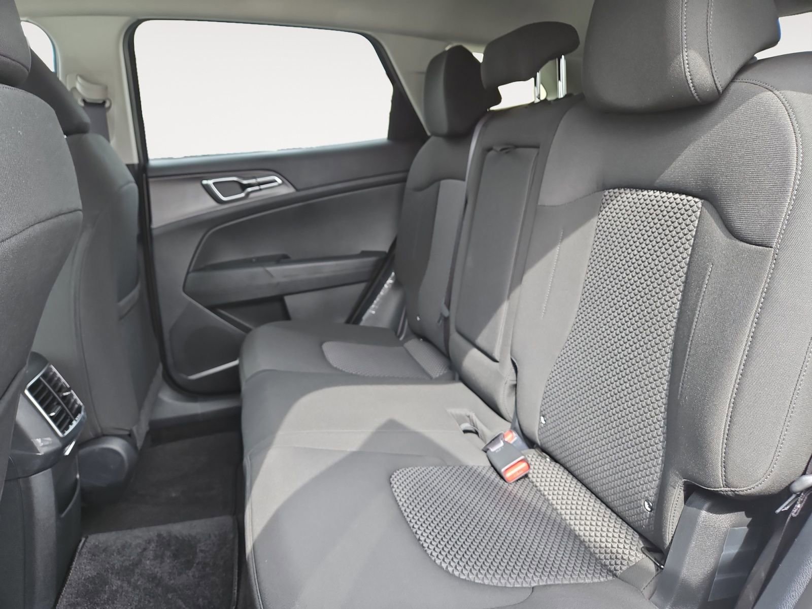 Used 2025 Kia Sportage LX image 13