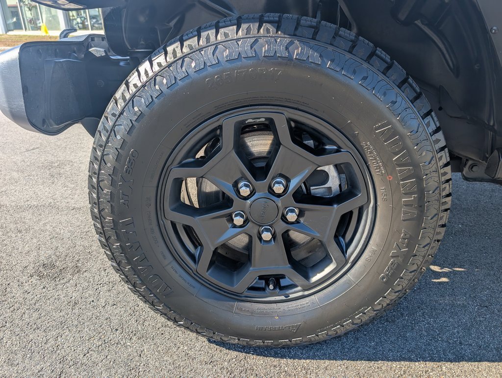 Used 2022 Jeep Gladiator Willys image 11