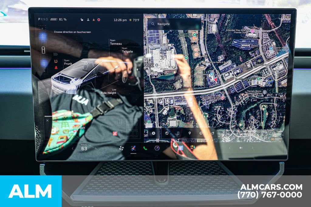 Used 2024 Tesla Cybertruck AWD Crew Cab image 33