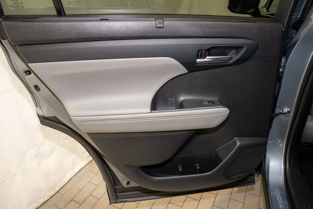 Used 2022 Toyota Highlander XLE image 13