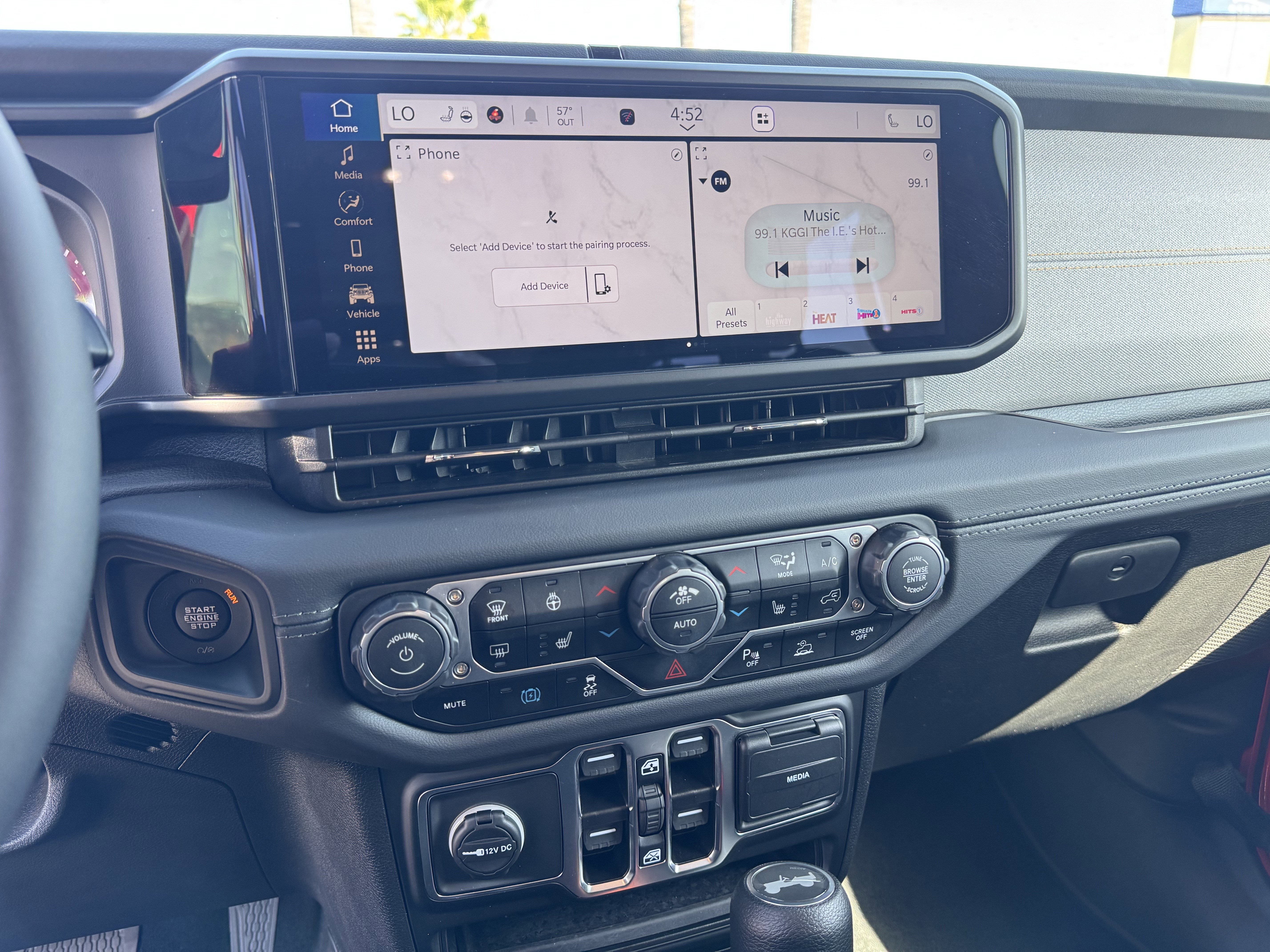 Used 2025 Jeep Wrangler Sahara w/ Safety Group image 24