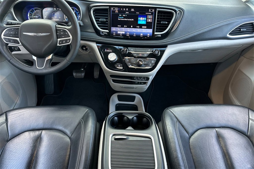 Used 2022 Chrysler Pacifica Touring-L image 10