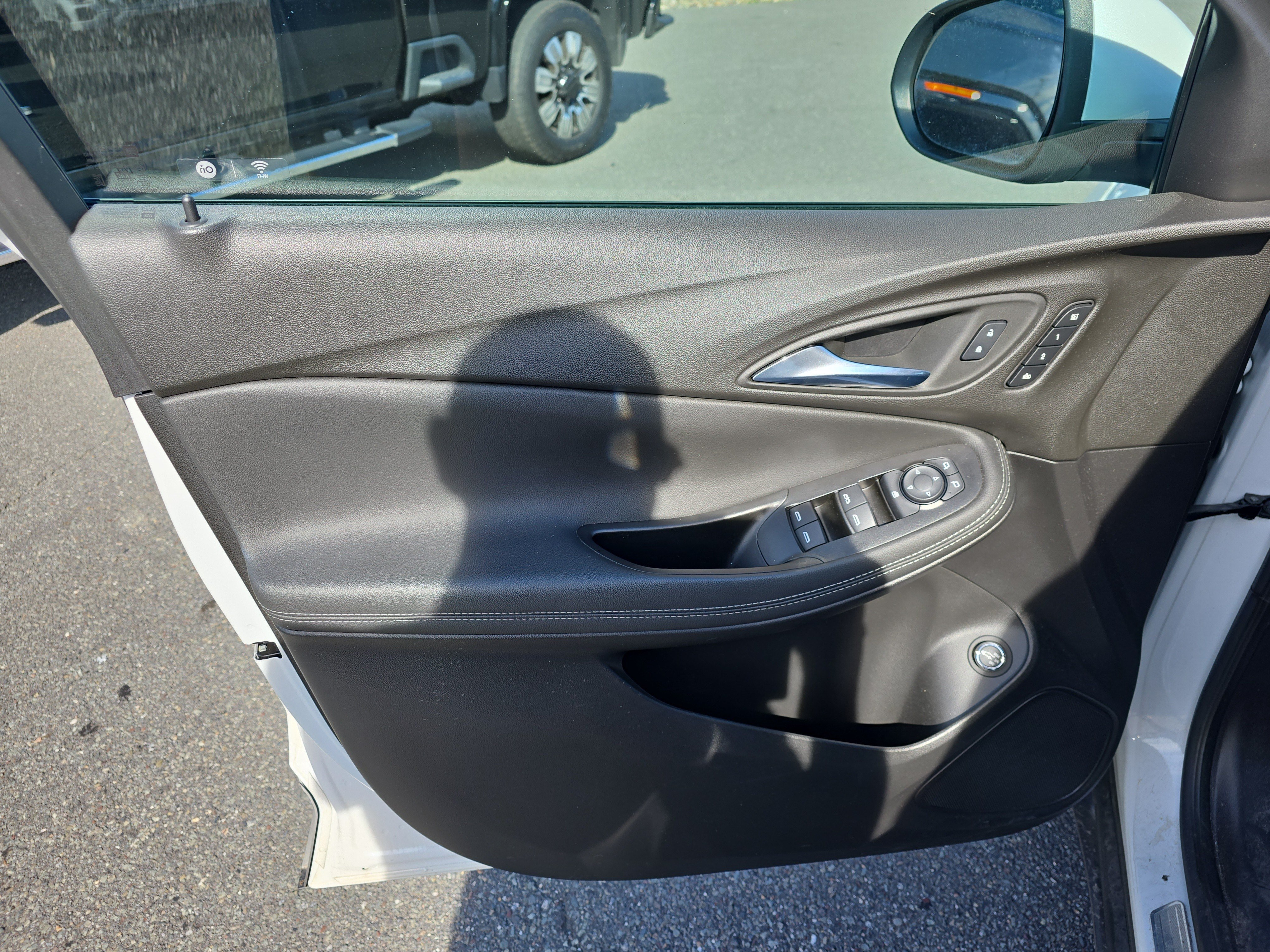 Used 2023 Buick Encore GX Essence w/ Experience Buick Package AWD/4WD image 18