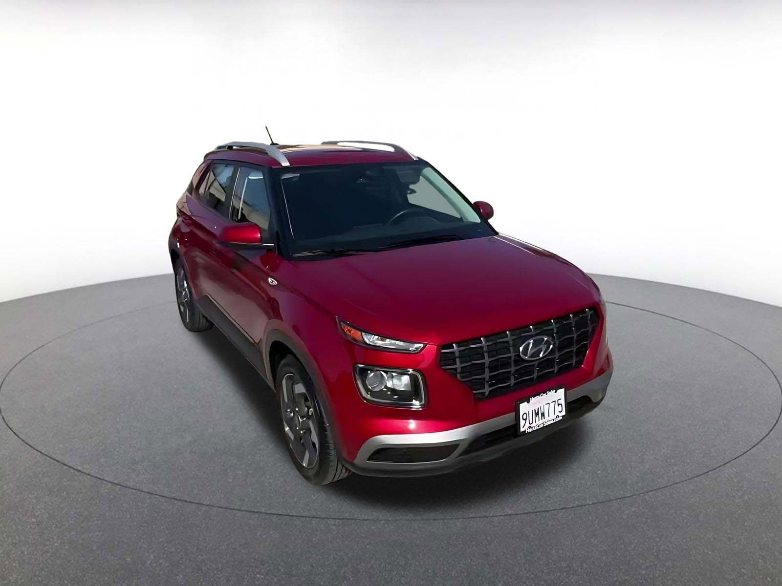 Used 2025 Hyundai Venue SEL image 3