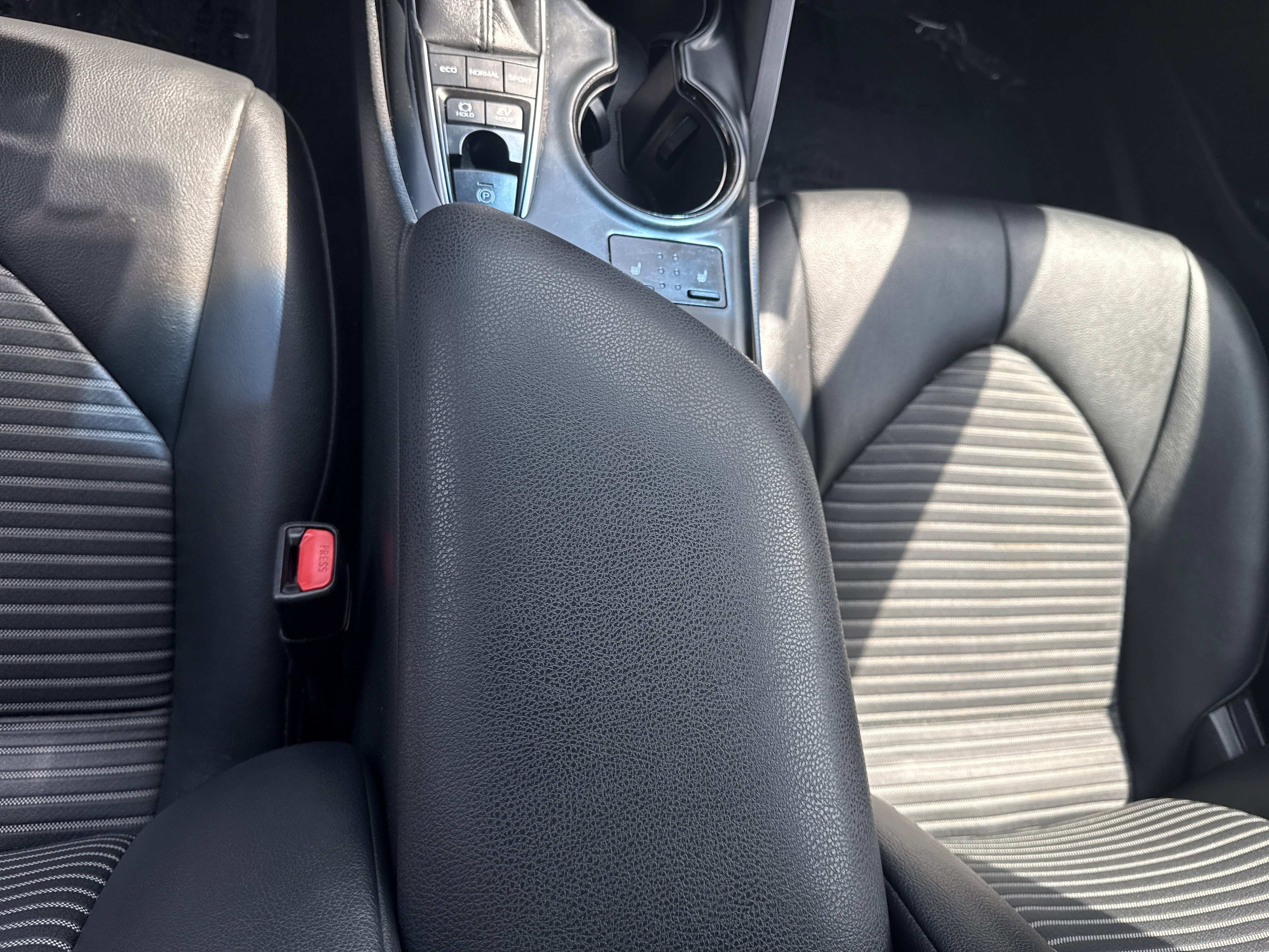 Used 2018 Toyota Camry SE image 29