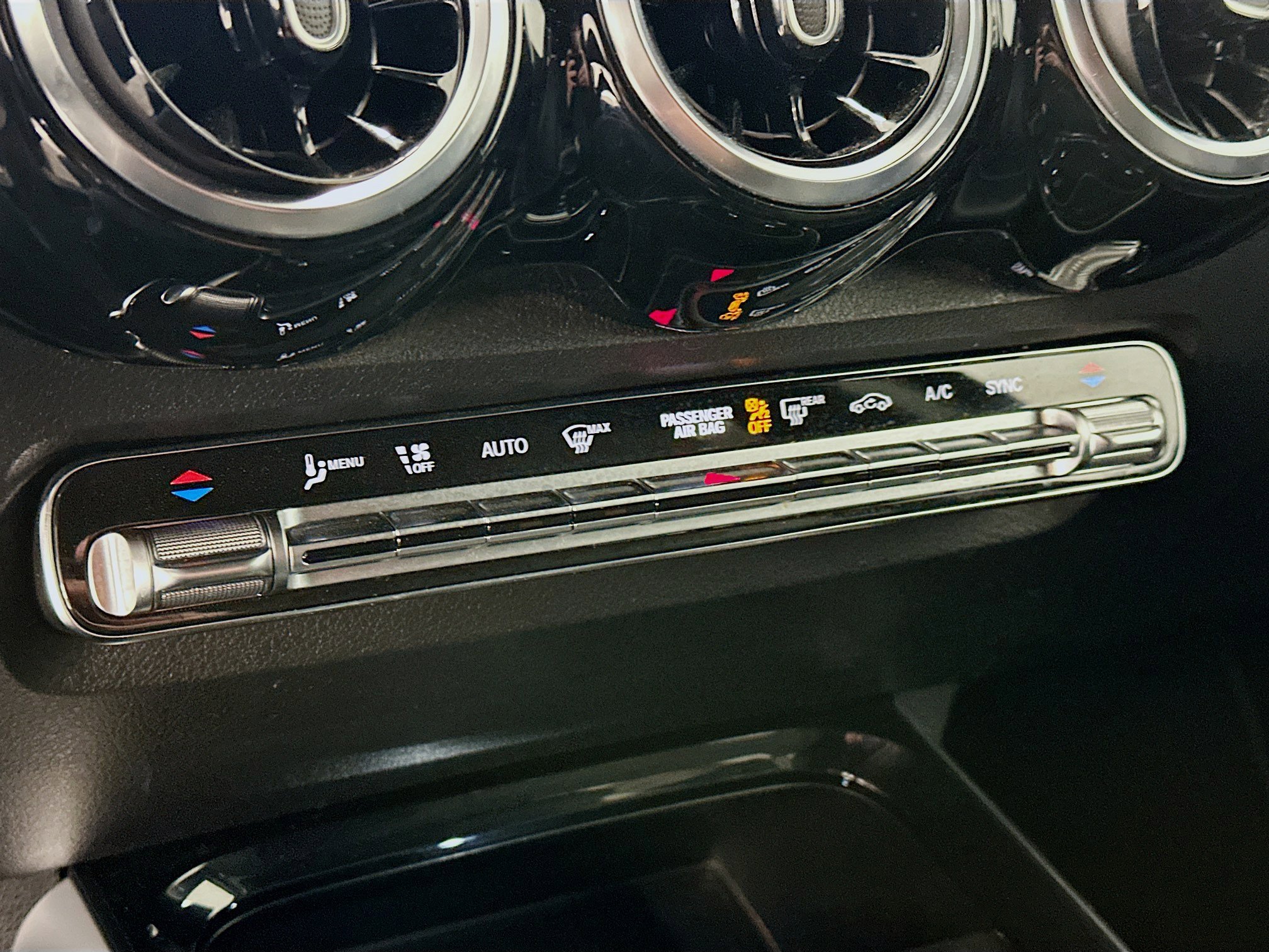 Used 2023 Mercedes-Benz GLB 250 4MATIC image 24