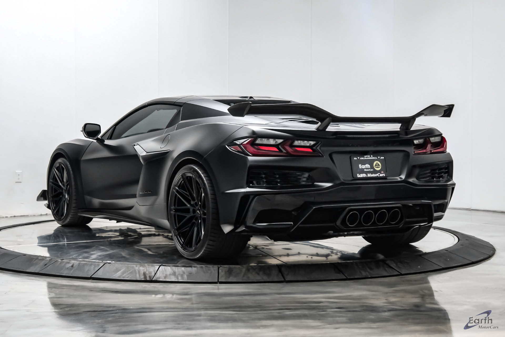 Used 2024 Chevrolet Corvette Z06 w/ Z07 Performance Package RWD image 13