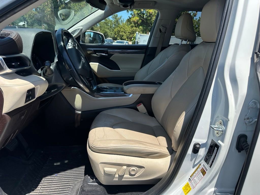 Used 2020 Toyota Highlander Limited FWD image 7