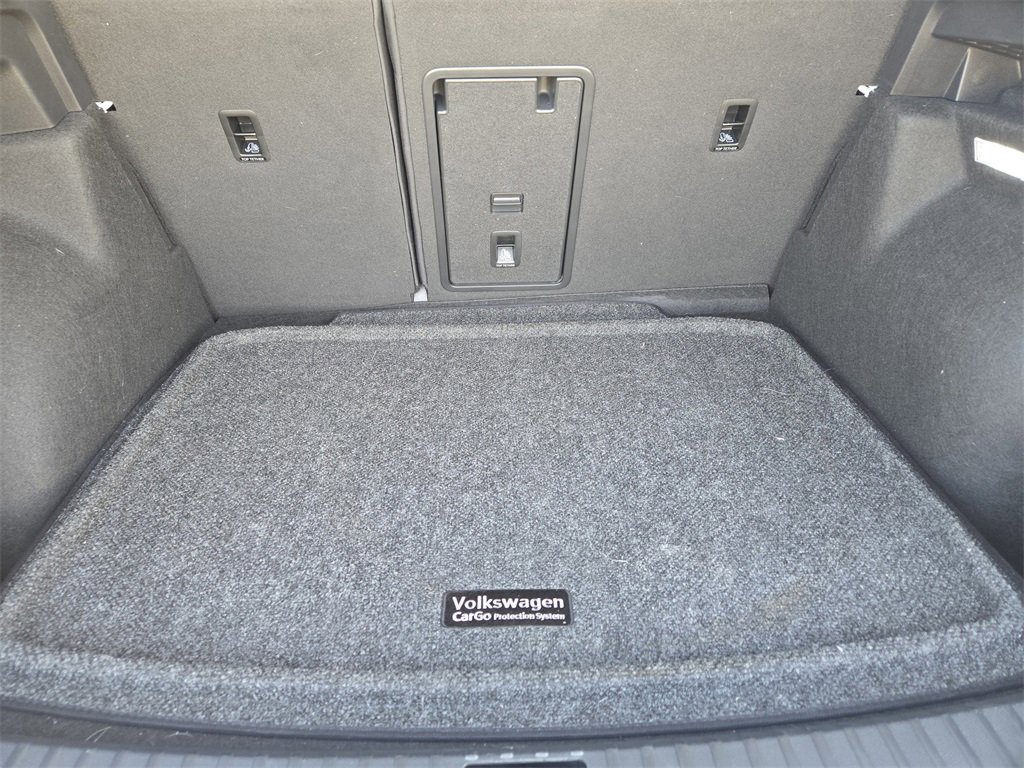 Used 2025 Volkswagen Taos SE image 32