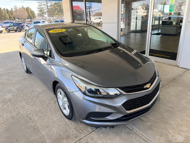 Used 2018 Chevrolet Cruze LT w/ Convenience Package image 5