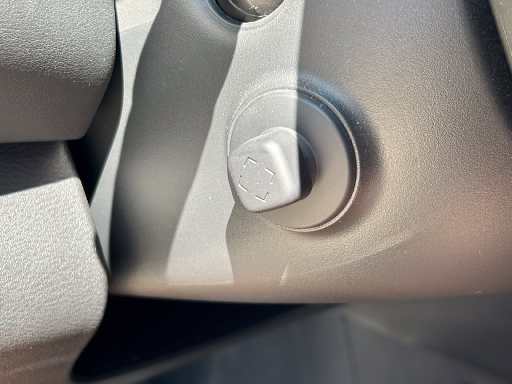 Used 2024 Nissan Pathfinder Platinum FWD image 28