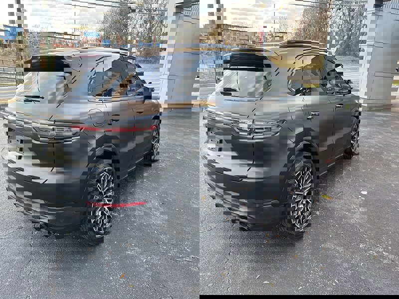 Used 2021 Porsche Cayenne S w/ Premium Package image 7