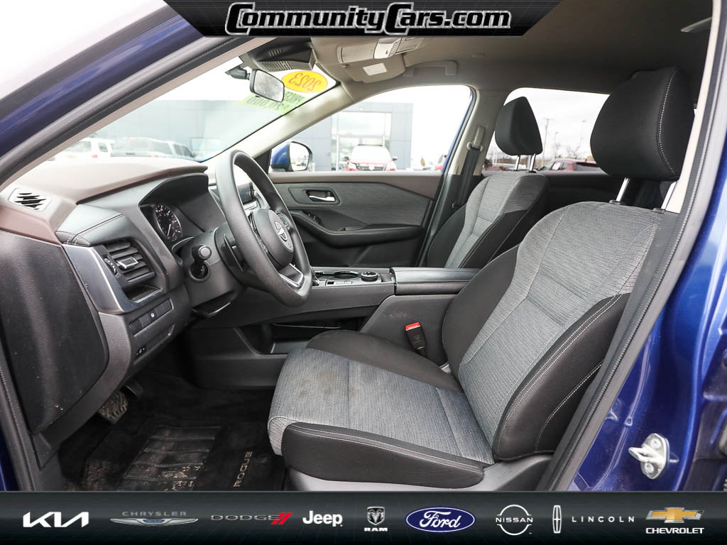 Used 2023 Nissan Rogue SV image 12