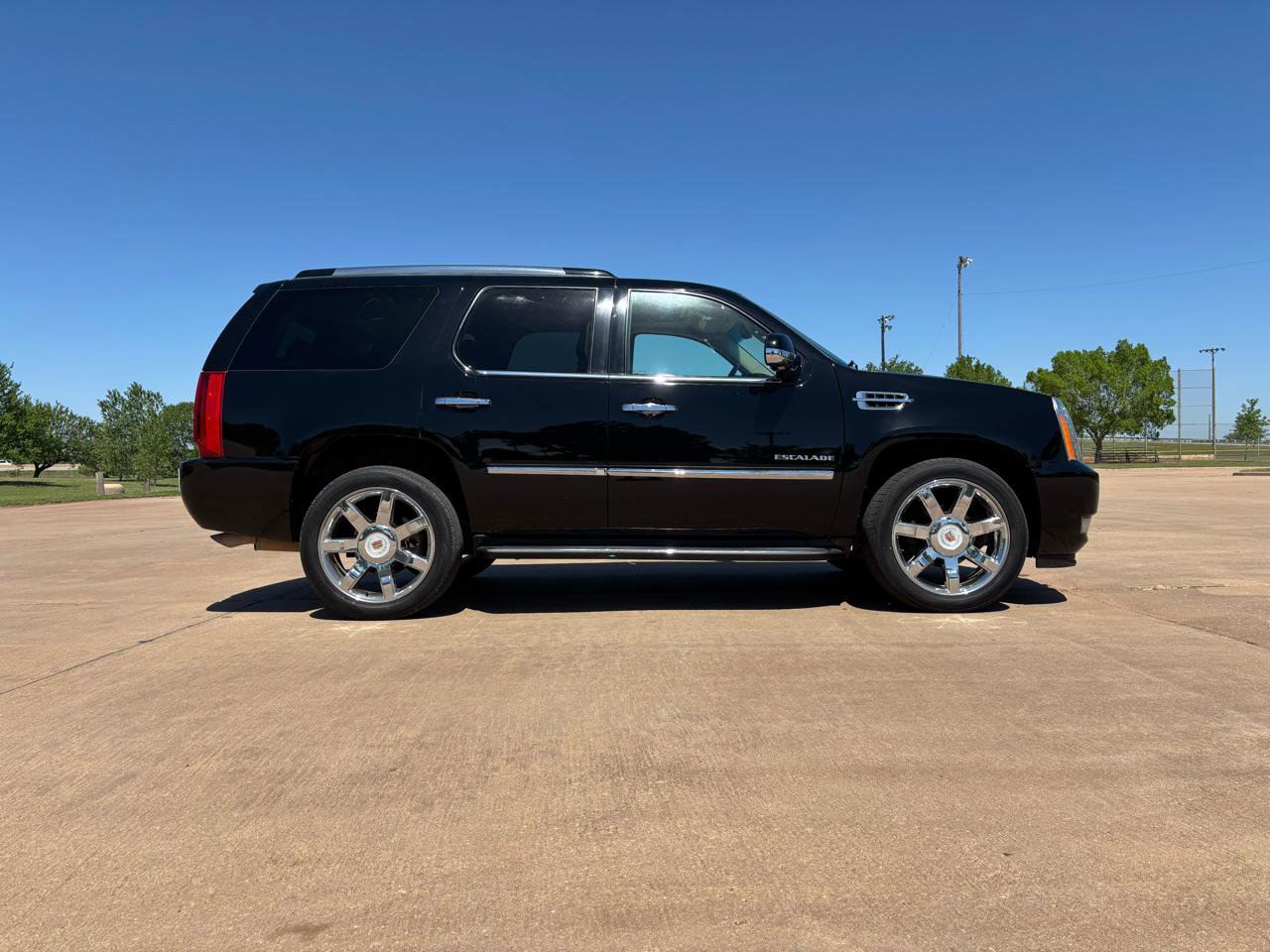 Used 2014 Cadillac Escalade Luxury RWD image 25