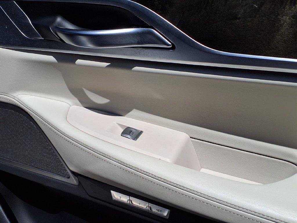 Used 2016 BMW 740i RWD image 38