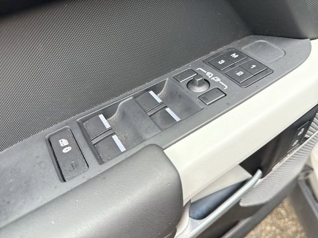 Used 2023 Land Rover Defender 110 X-Dynamic SE AWD/4WD image 13