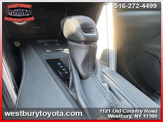 Certified 2022 Toyota Venza XLE image 35