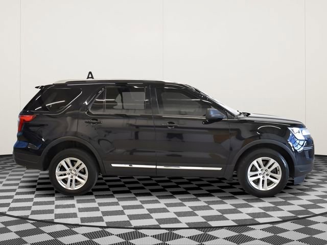 Used 2018 Ford Explorer XLT AWD/4WD image 1