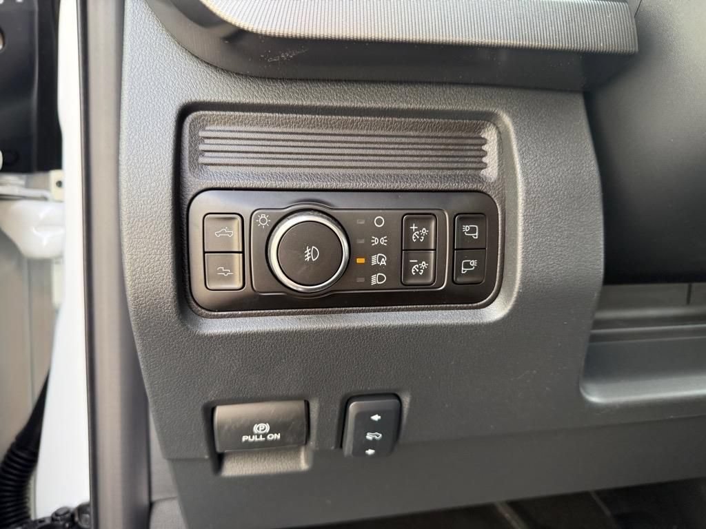 Used 2025 Ford F250 Platinum w/ FX4 Off-Road Package AWD/4WD image 22