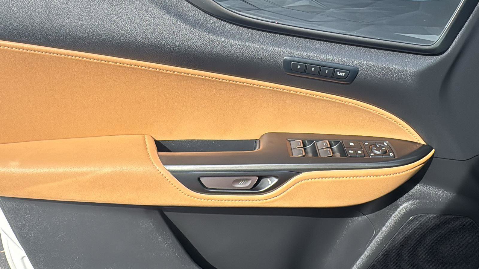 Used 2025 Lexus NX 350h AWD w/ Premium Package image 11