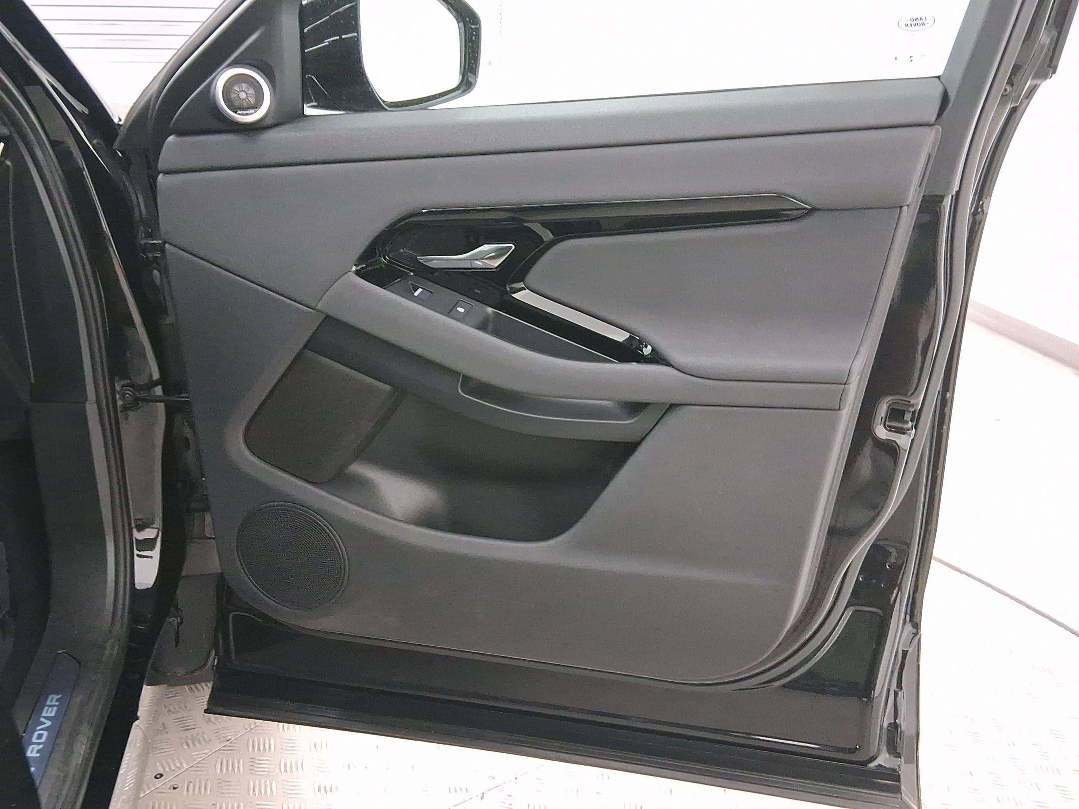 Certified 2025 Land Rover Range Rover Evoque Dynamic SE AWD/4WD image 34