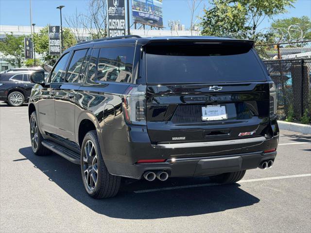 Used 2026 Chevrolet Suburban RST w/ RST Capability Package AWD/4WD image 5