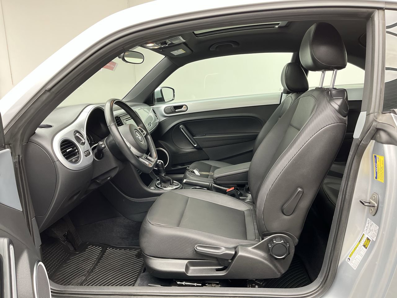Used 2013 Volkswagen Beetle 2.5 FWD image 3