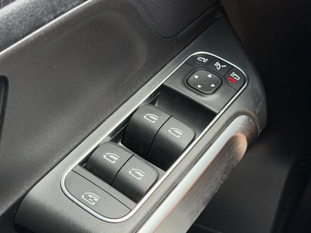Used 2023 Mercedes-Benz GLB 250 image 24