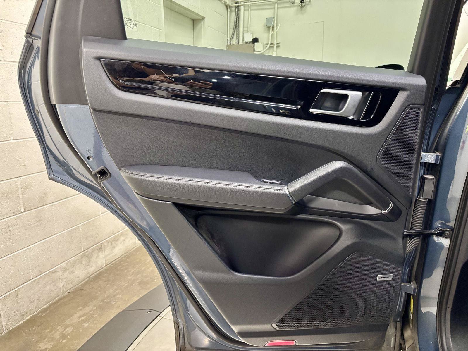 Used 2019 Porsche Cayenne AWD/4WD image 18
