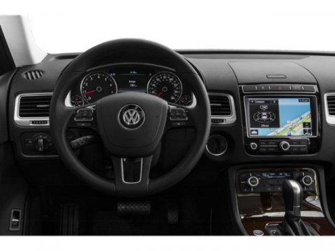 Used 2015 Volkswagen Touareg Lux image 7