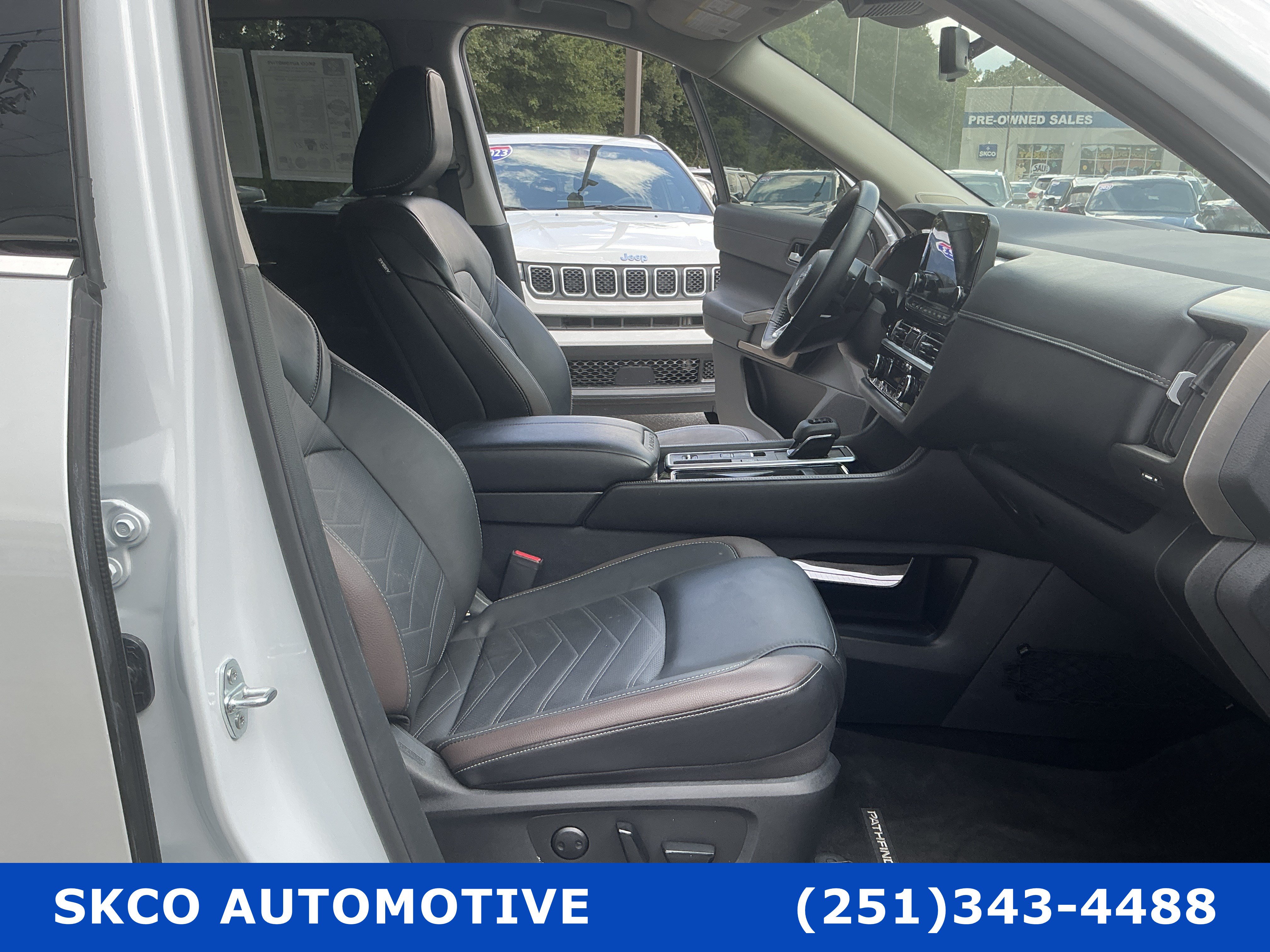 Used 2025 Nissan Pathfinder Platinum FWD image 13