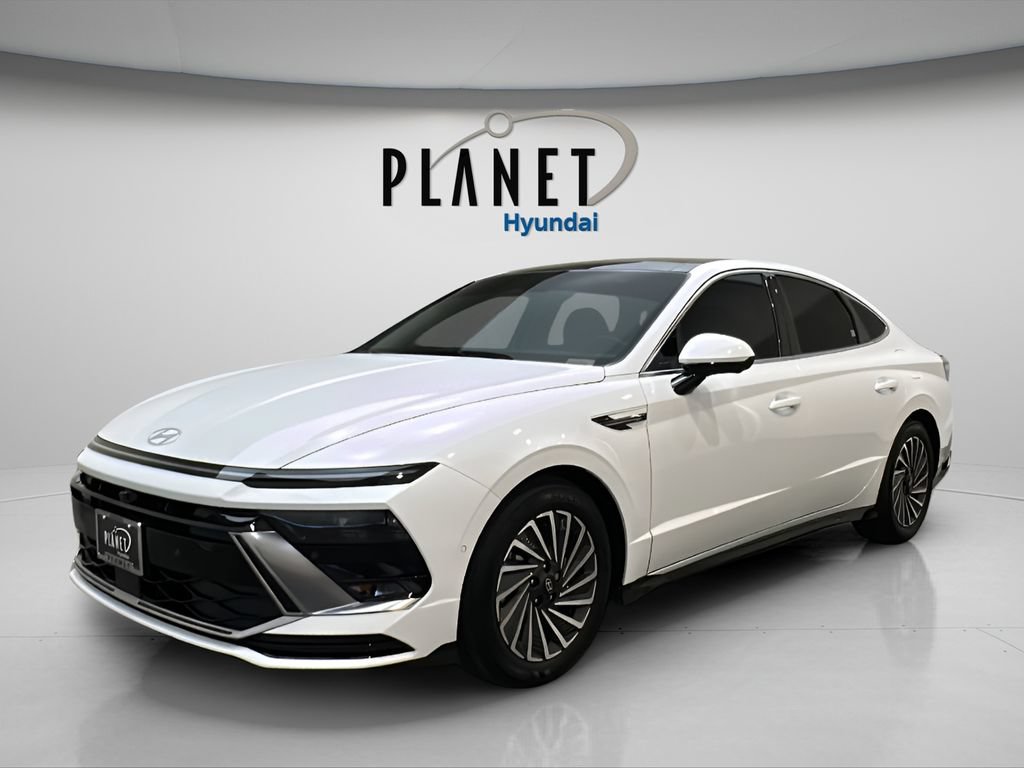 Certified 2025 Hyundai Sonata Limited FWD image 2