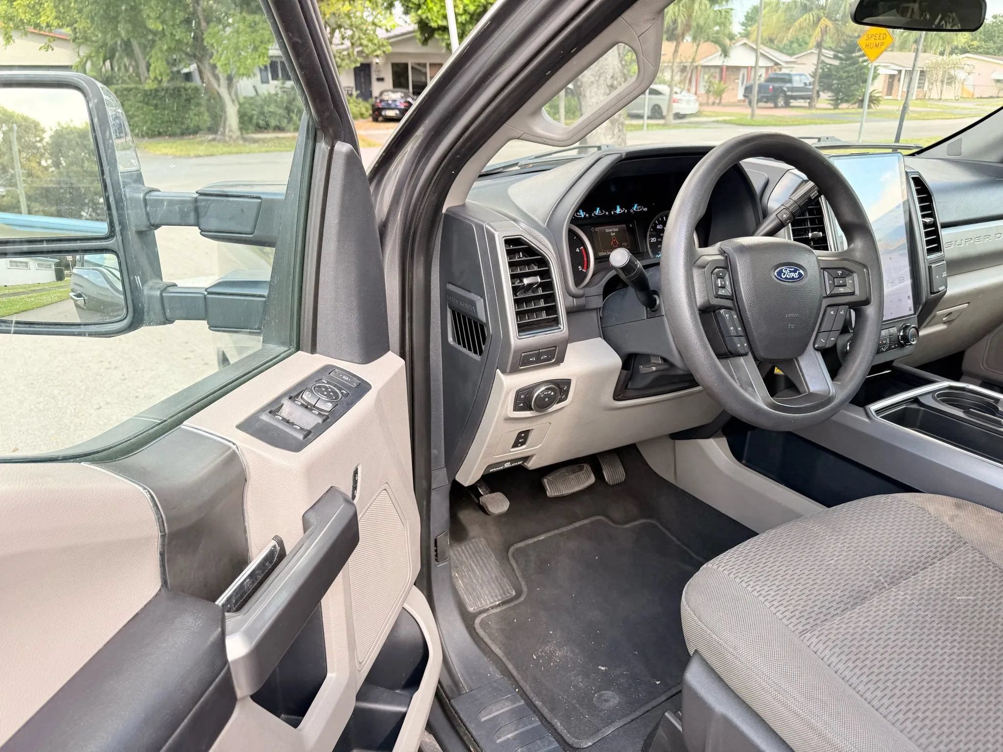 Used 2022 Ford F350 XLT w/ XLT Premium Package AWD/4WD image 9