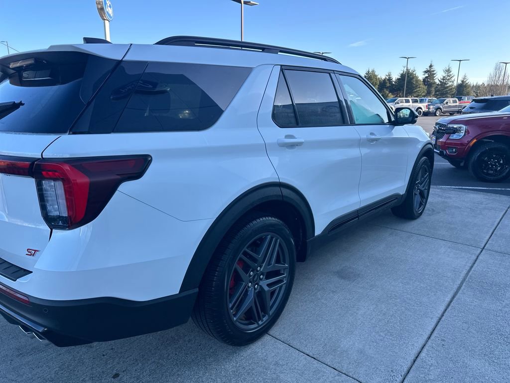 Used 2025 Ford Explorer ST AWD/4WD image 4