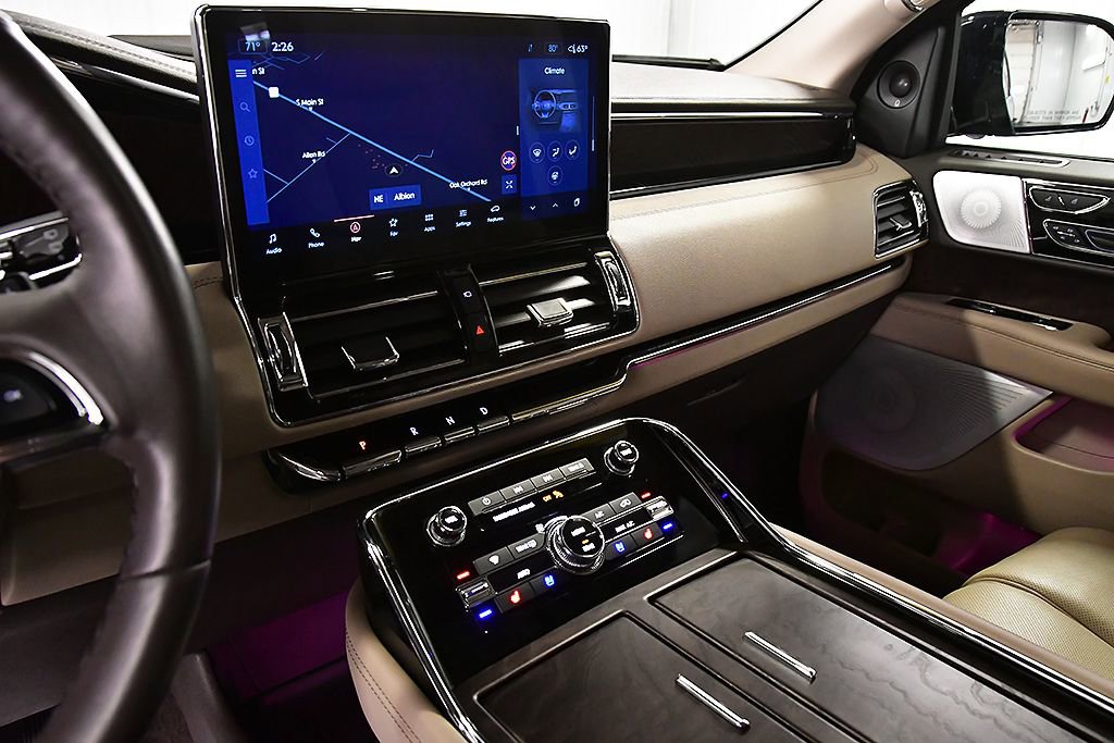 Used 2024 Lincoln Navigator Reserve image 21