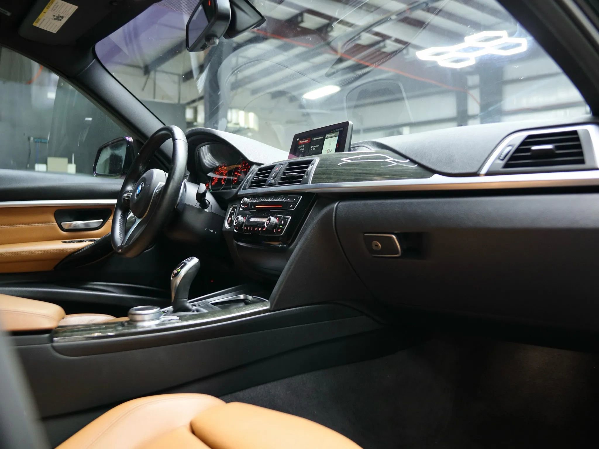 Used 2018 BMW 330i xDrive Sedan w/ M Sport Package image 25