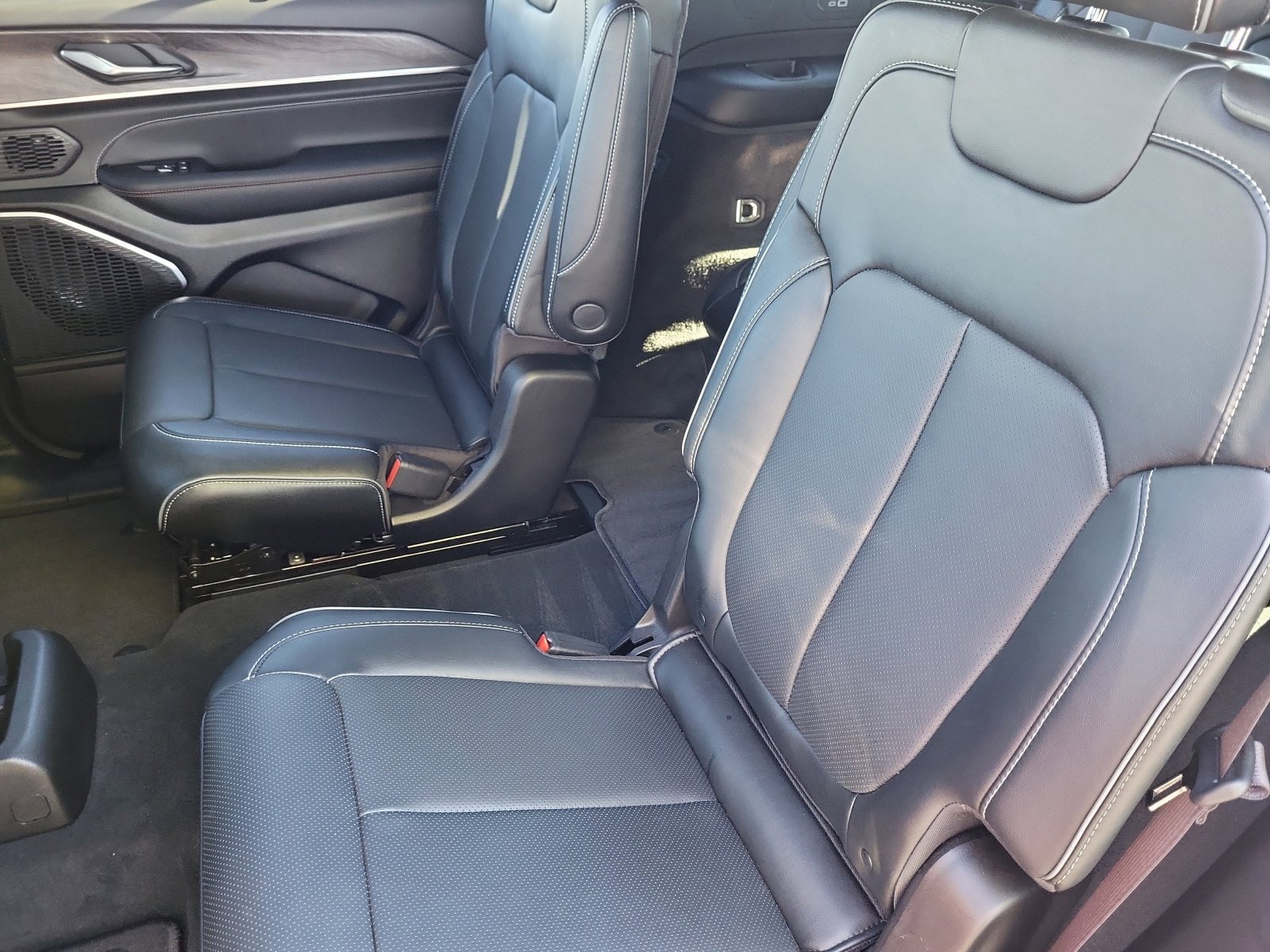 New 2025 Jeep Grand Cherokee L Overland w/ Luxury Tech Group IV image 25