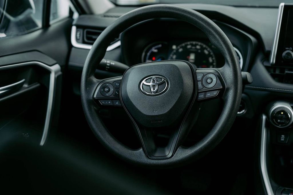 Used 2024 Toyota RAV4 XLE image 12