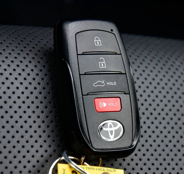 Used 2023 Toyota Crown Limited image 31