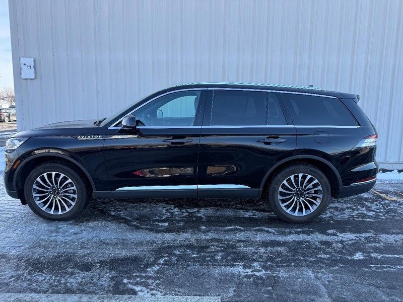 Used 2023 Lincoln Aviator Reserve w/ Class IV Trailer Tow Package image 2