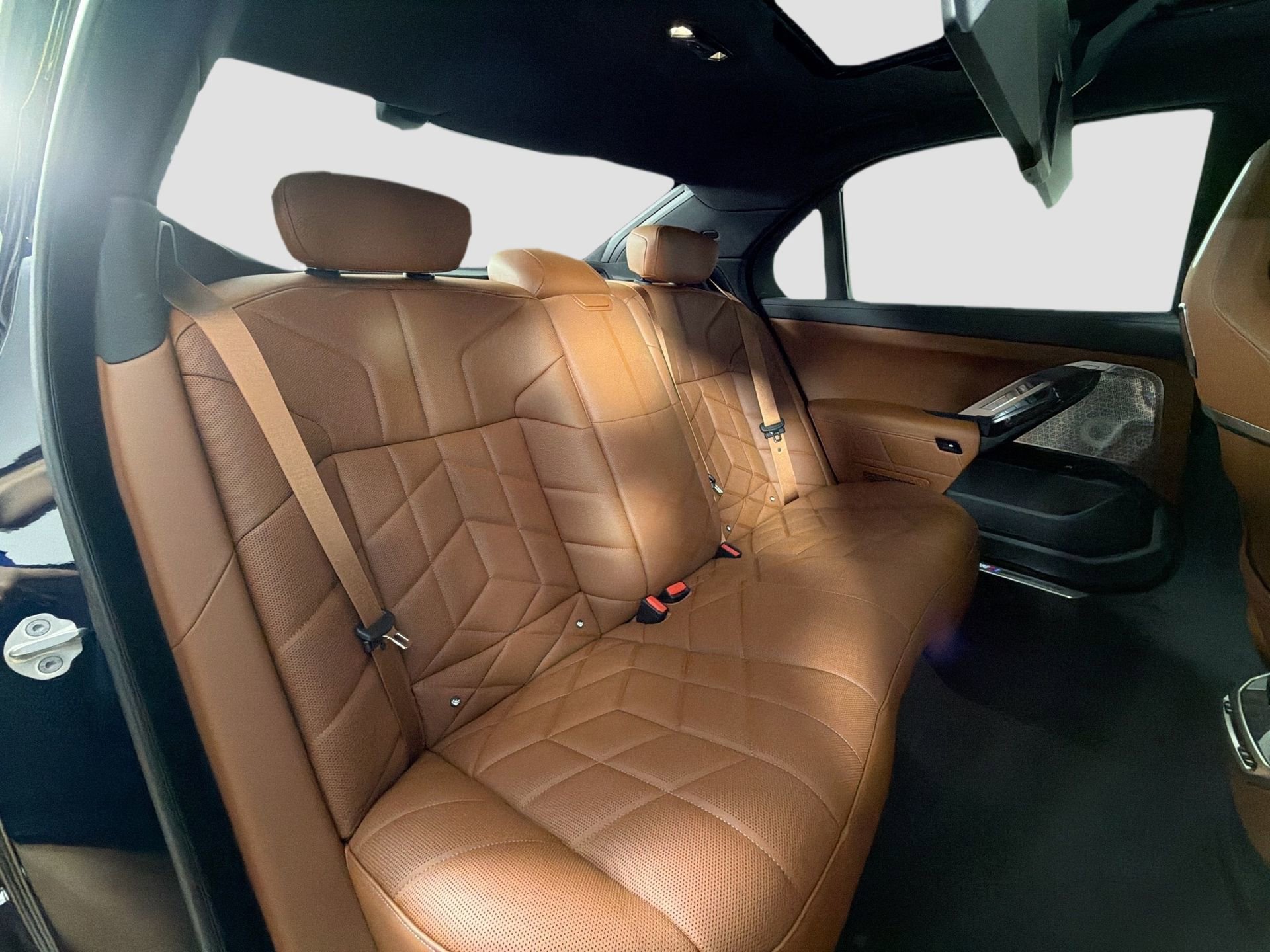 New 2026 BMW 750e xDrive w/ Executive Package AWD/4WD image 27