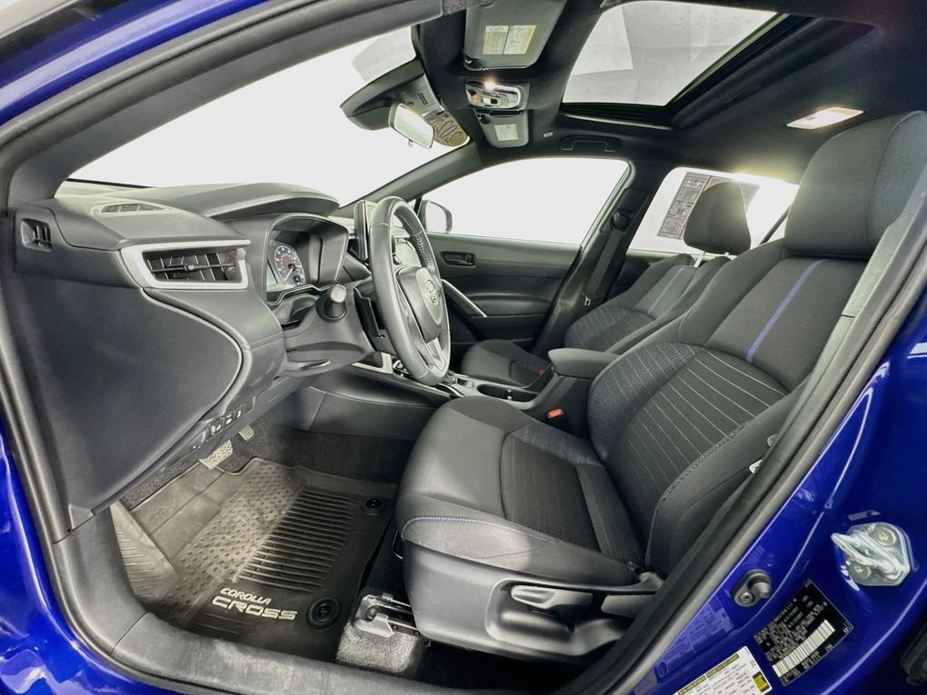 Used 2025 Toyota Corolla Cross AWD Hybrid w/ Moonroof Package image 12