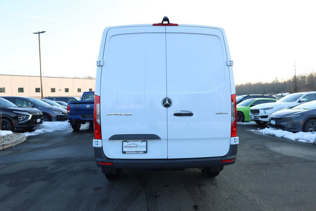 Used 2025 Mercedes-Benz Sprinter 2500 image 4