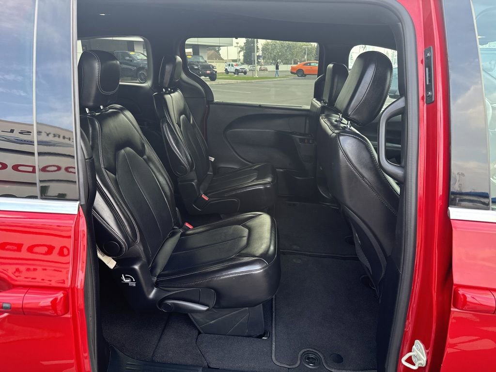 Used 2025 Chrysler Pacifica Select image 14