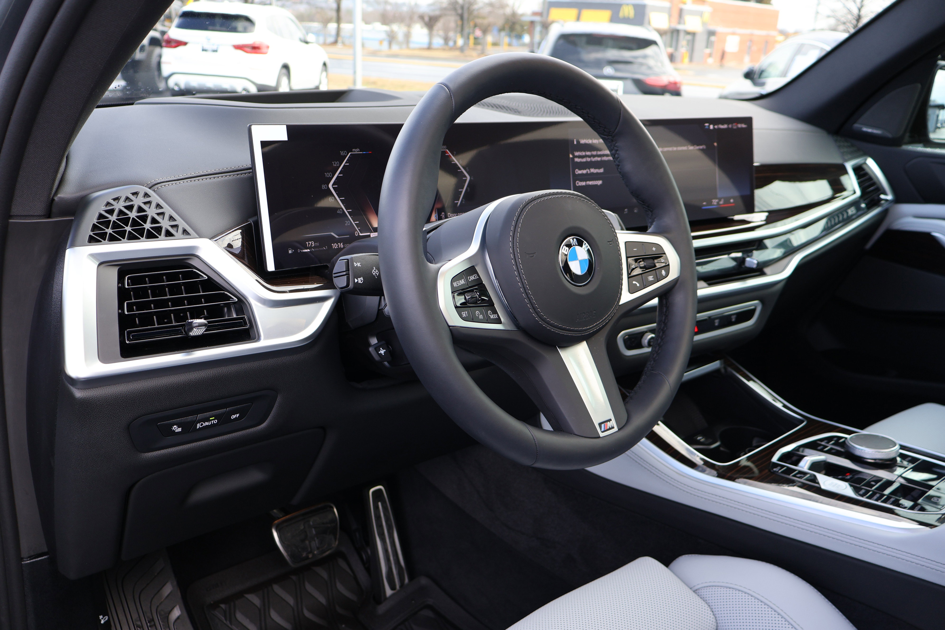 Used 2026 BMW X5 xDrive40i w/ M Sport Package image 12